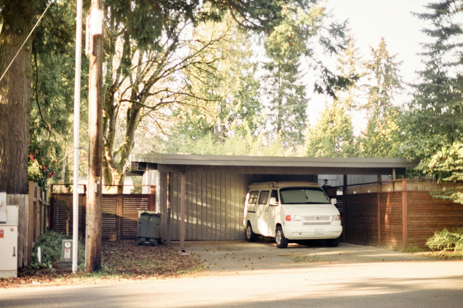 Carport adossé ou autoportant : lequel choisir ?