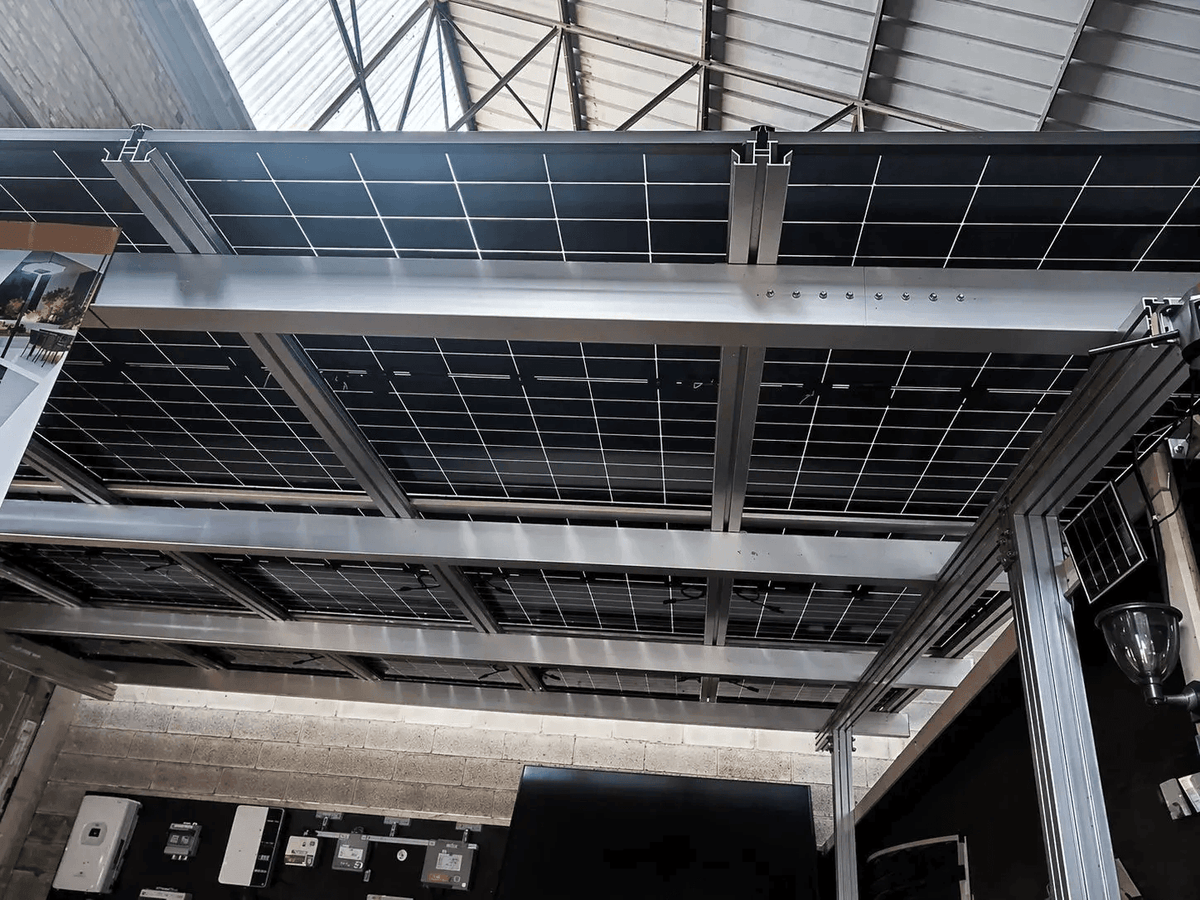 Carport Solaire 2 Places avec 15 Panneaux Photovoltaïques – 6,9 kW